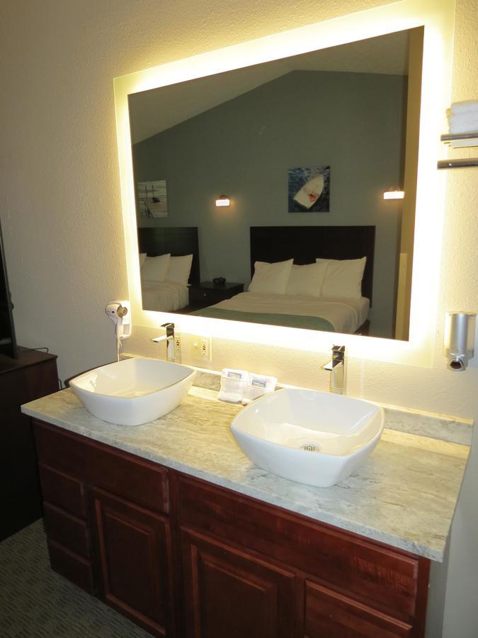 Edgewater Hotel And Suites Put-in-Bay Exteriör bild